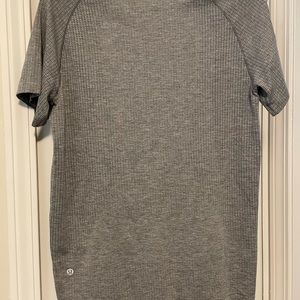 Men’s lululemon short sleeve metal vent tech shirt size small